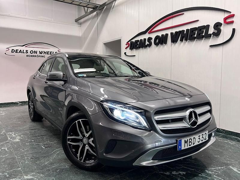 Grå Begagnad 2014 Mercedes GLA250 SUV | 194 900 kr (Superpris) - Bild 1/4