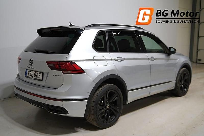 Begagnad VW Tiguan R-line 245 HK (180 kW) 2021 Silver SUV