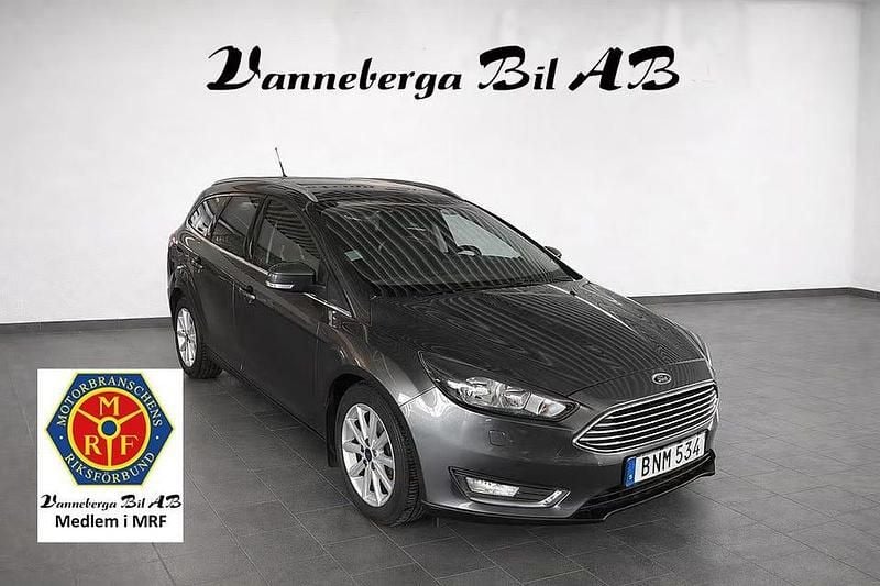Begagnad Ford Focus Titanium 101 HK (74 kW) 2015 Grå Kombi