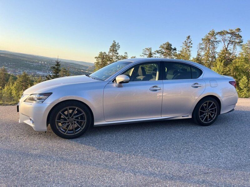 Silver Begagnad 2014 Lexus GS300h Sedan | 165 000 kr - Bild 1/4