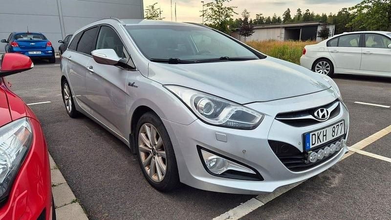 Silver Begagnad 2012 Hyundai i40 Kombi | 49 900 kr (Bra pris) - Bild 1/4