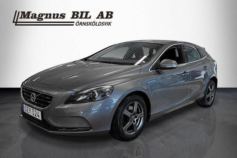 Grå Begagnad 2016 Volvo V40 Momentum Halvkombi | 169 900 kr (Marknadspris) - Bild 1/4