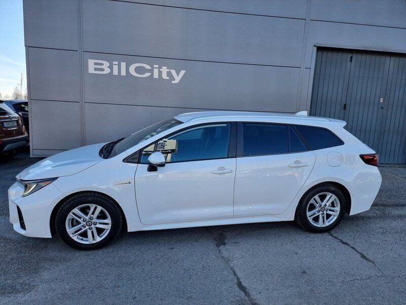 Vit Begagnad 2021 Suzuki Swace Kombi | 239 000 kr - Bild 1/4