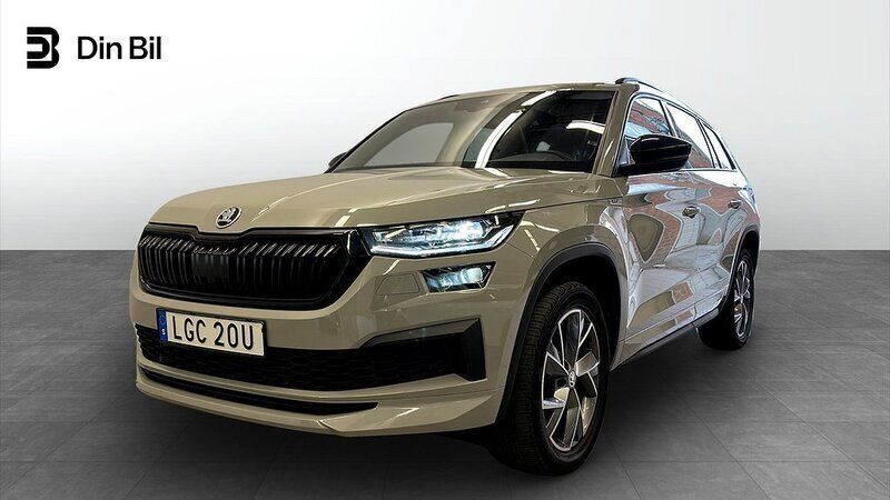 Grå (steel grey) Begagnad 2022 Skoda Kodiaq SportLine SUV | 419 900 kr (Marknadspris) - Bild 1/4