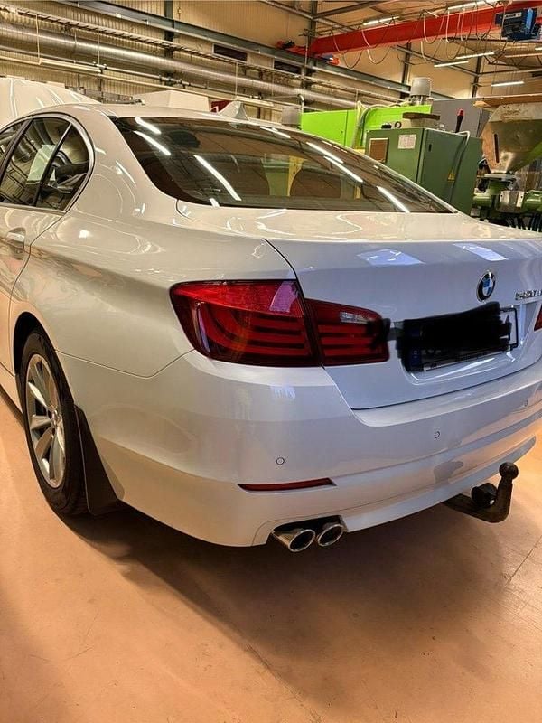 Vit Begagnad 2013 BMW 520 Sedan | 96 000 kr (Bra pris) - Bild 1/4