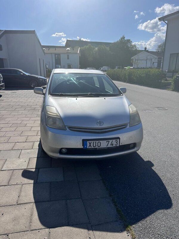 Silver Begagnad 2006 Toyota Prius Halvkombi | 48 000 kr (Marknadspris) - Bild 1/4