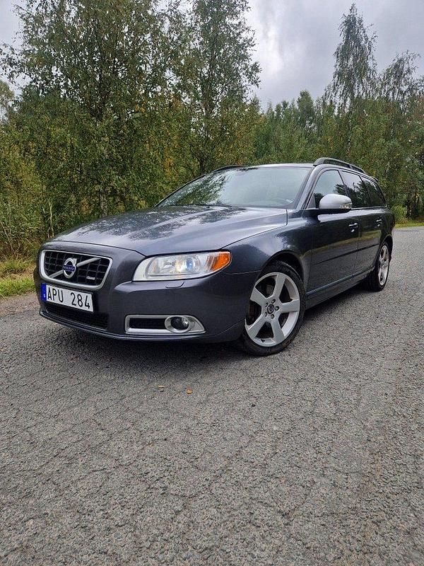 Grå Begagnad 2011 Volvo V70 R-Design Kombi | 99 000 kr (Bra pris) - Bild 1/4
