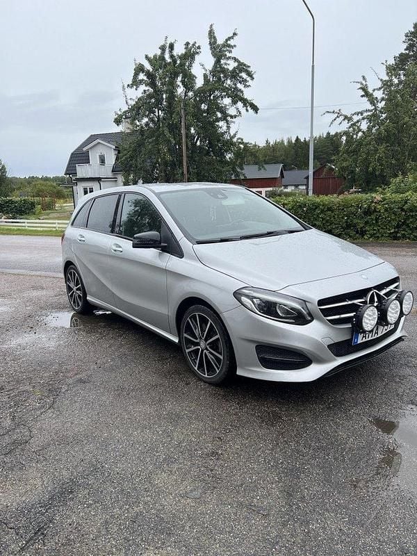 Silver Begagnad 2015 Mercedes B250 Urban Minibuss | 160 000 kr - Bild 1/4