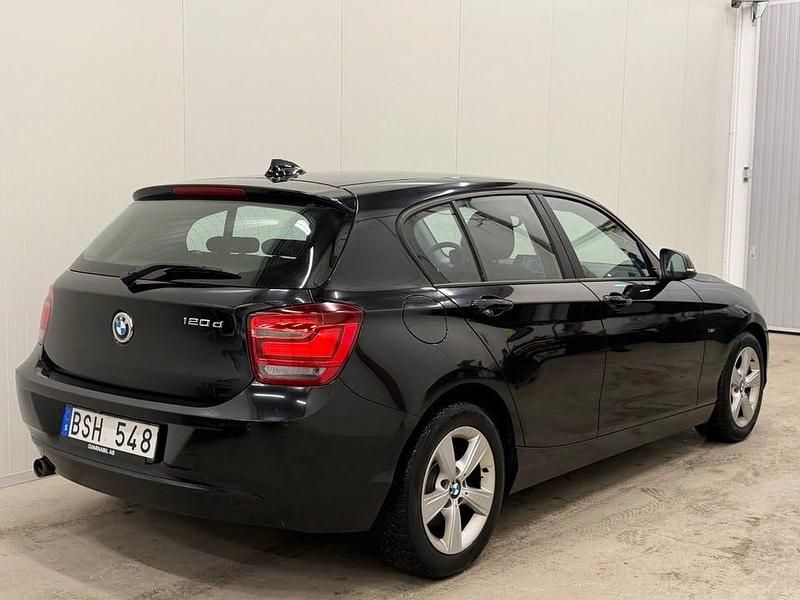 Begagnad BMW 120 Sport Line 184 HK (135 kW) 2013 Svart Halvkombi