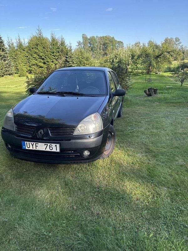 Svart Begagnad 2004 Renault Clio II Expression Halvkombi | 12 000 kr (Bra pris) - Bild 1/4