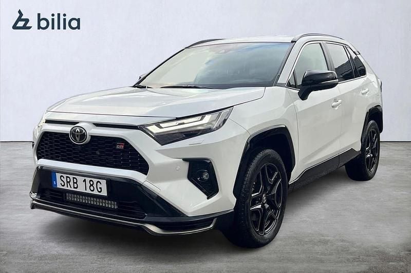 Vit Begagnad 2024 Toyota RAV4 Hybrid Sport SUV | 619 900 kr (Dyr) - Bild 1/3