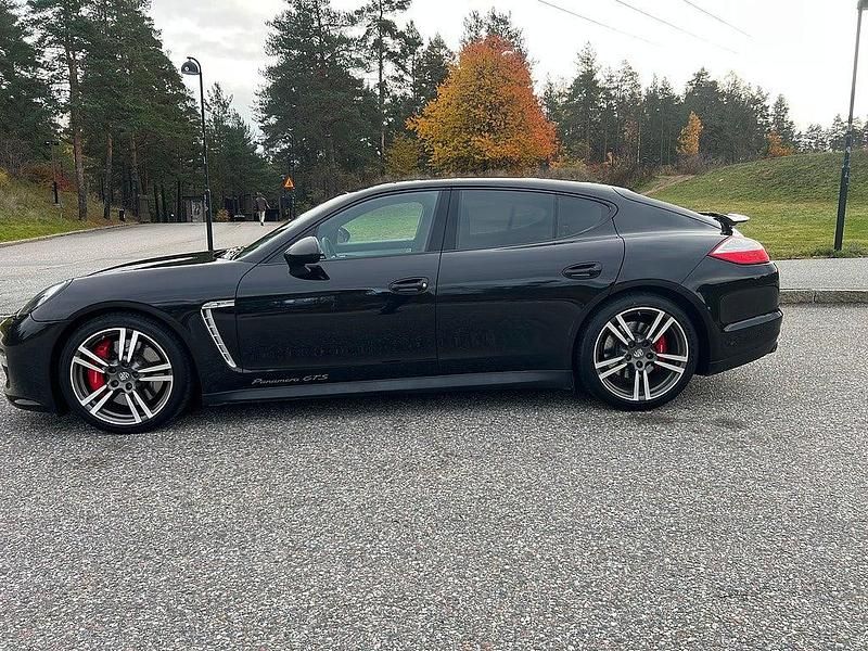 Begagnad Porsche Panamera 430 HK (316 kW) 2012 Svart Halvkombi