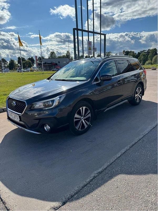 Grå Begagnad 2018 Subaru Outback SUV | 195 000 kr (Marknadspris) - Bild 1/4
