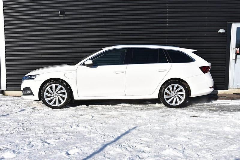 Begagnad Skoda Octavia Style 204 HK (150 kW) 2021 Vit Kombi