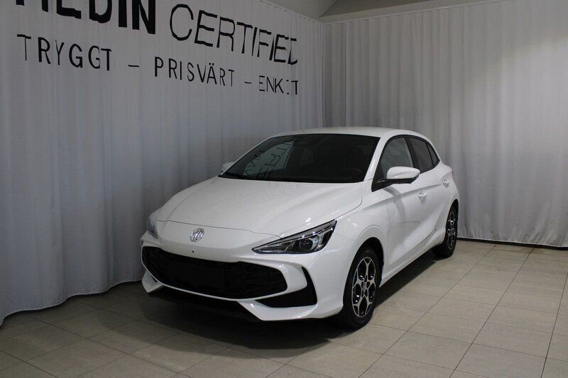 Vit (white) Ny 2024 MG MG3 Luxury Halvkombi | 269 990 kr (Marknadspris) - Bild 1/4