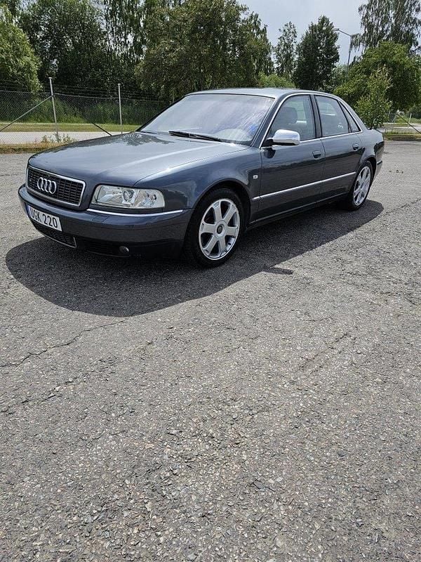 Grå Begagnad 2002 Audi S8 Sedan | 180 000 kr - Bild 1/4