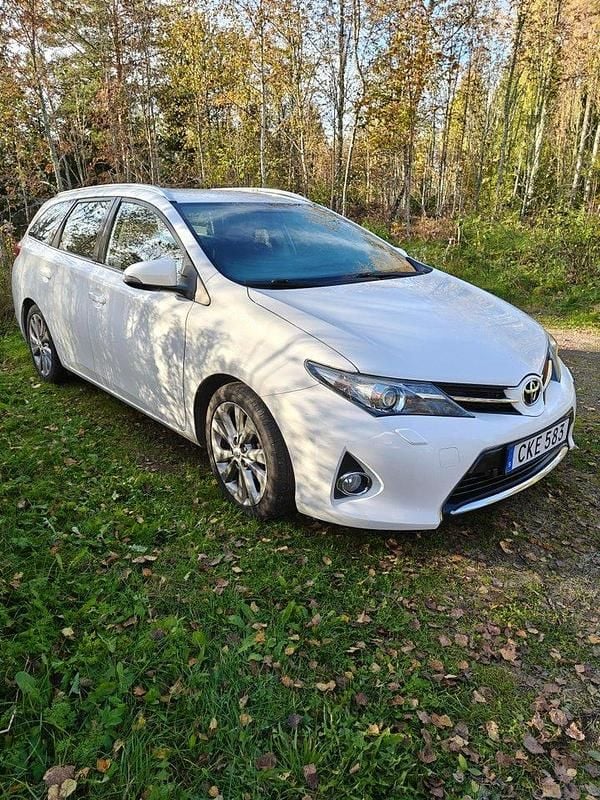 Vit Begagnad 2014 Toyota Auris Touring Sports Active Kombi | 74 000 kr (Bra pris) - Bild 1/1