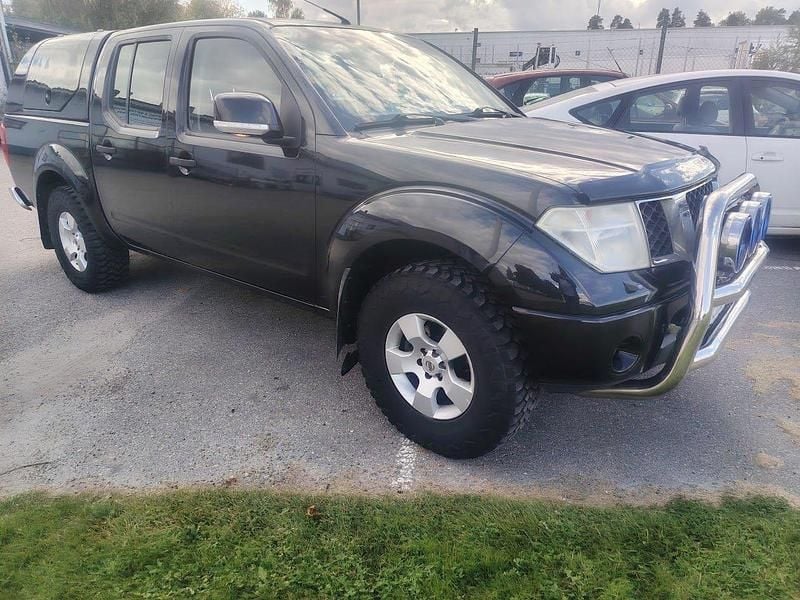 Svart Begagnad 2010 Nissan Navara Pickup | 67 900 kr (Bra pris) - Bild 1/4