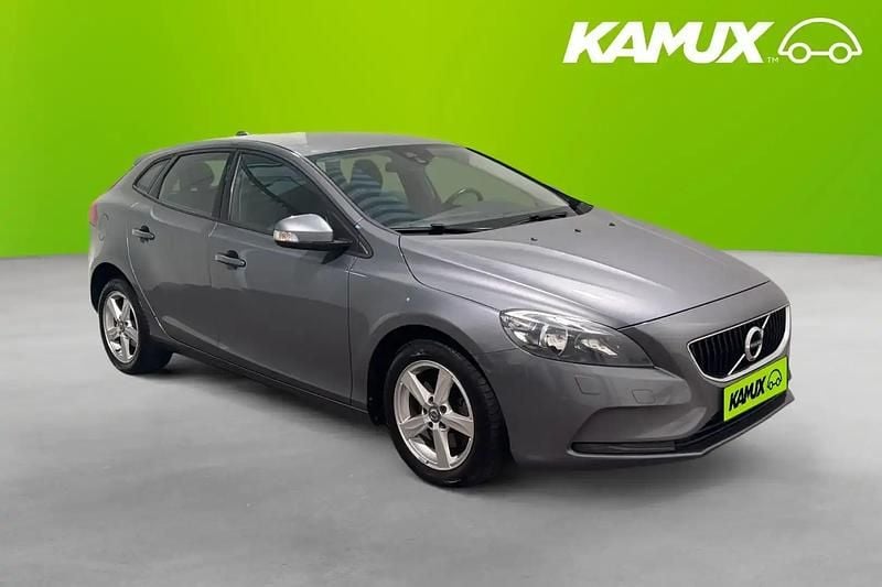 Silver/grå Begagnad 2017 Volvo V40 Kombi | 129 700 kr (Marknadspris) - Bild 1/4