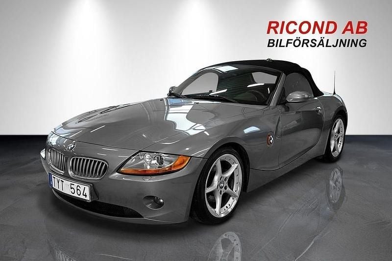 Begagnad BMW Z4 231 HK (169 kW) 2002 Grå Cab