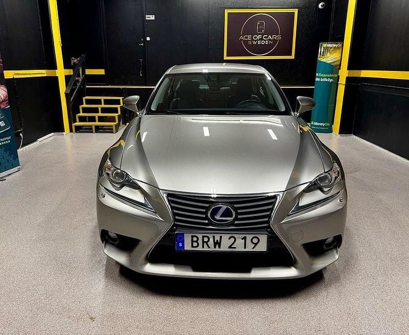Begagnad Lexus IS300h Executive Line 220 HK (161 kW) 2014 Ljusgrå Sedan
