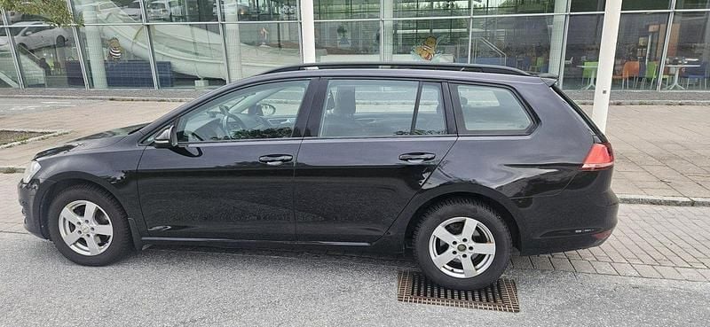 Svart Begagnad 2014 VW Golf VII Kombi | 75 000 kr (Superpris) - Bild 1/4