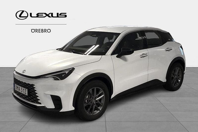 Vit Begagnad 2024 Lexus LBX SUV | 324 900 kr (Bra pris) - Bild 1/4