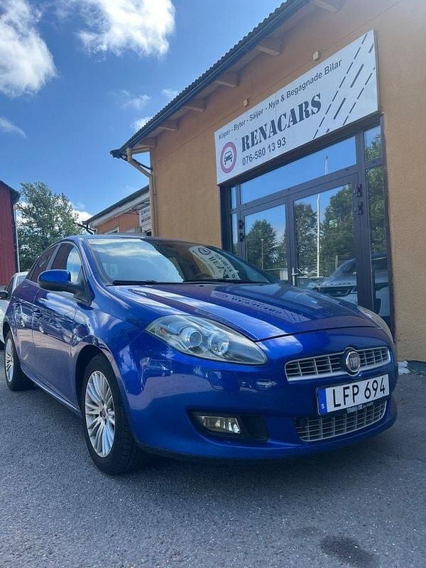 Blå Begagnad 2011 Fiat Bravo Halvkombi | 39 900 kr - Bild 1/4