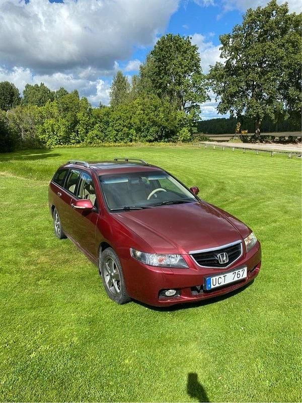Röd Begagnad 2003 Honda Accord Executive Kombi | 19 500 kr (Marknadspris) - Bild 1/2