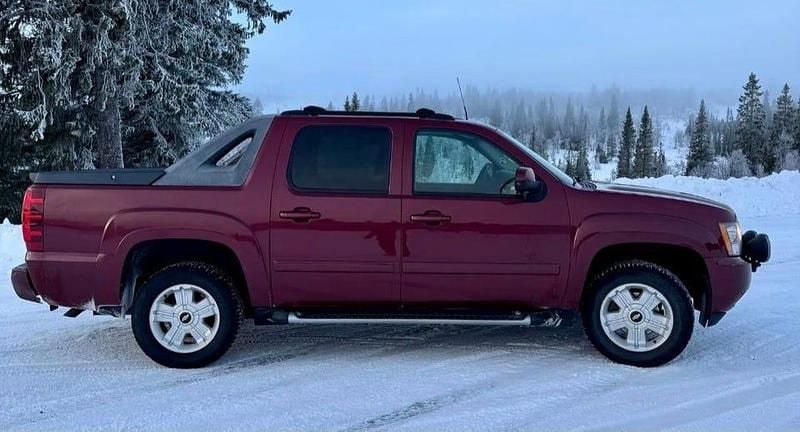 Röd Begagnad 2009 Chevrolet Avalanche Pickup | 149 900 kr - Bild 1/4