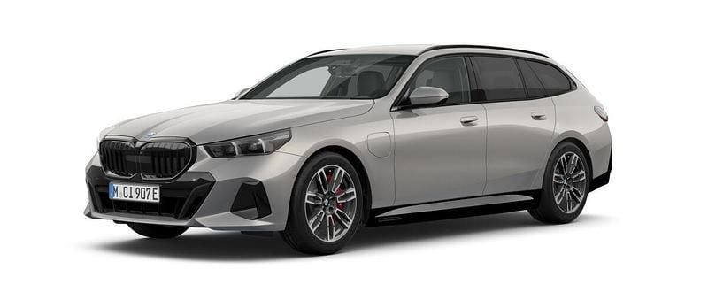 Ny 2025 BMW 530e Comfort Edition Kombi | 778 500 kr (Marknadspris) - Bild 1/4