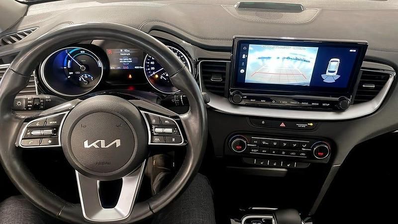 Begagnad Kia Ceed Sportswagon 141 HK (103 kW) 2022 Grå Kombi