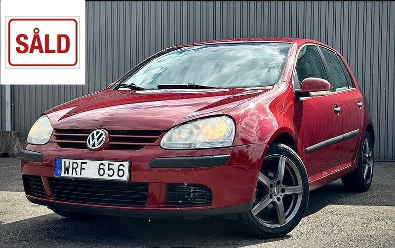 Mörkröd Begagnad 2005 VW Golf IV Trendline Halvkombi | 33 900 kr (Marknadspris) - Bild 1/4