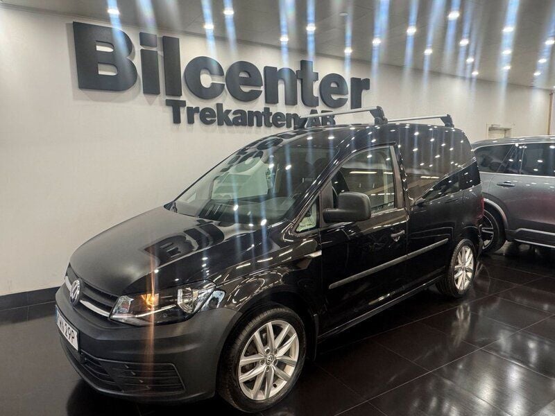 Svart Begagnad 2019 VW Caddy Minibuss | 169 900 kr (Marknadspris) - Bild 1/4