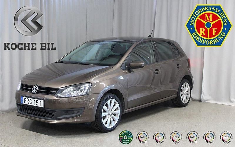 Brun Begagnad 2014 VW Polo S Halvkombi | 69 900 kr (Lite dyr) - Bild 1/4