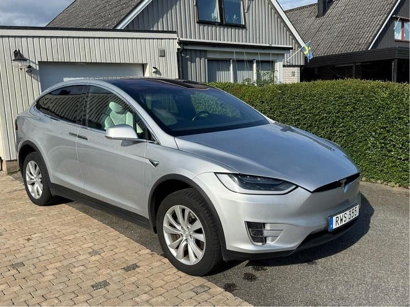 Grå Begagnad 2017 Tesla Model X SUV | 280 000 kr (Bra pris) - Bild 1/4