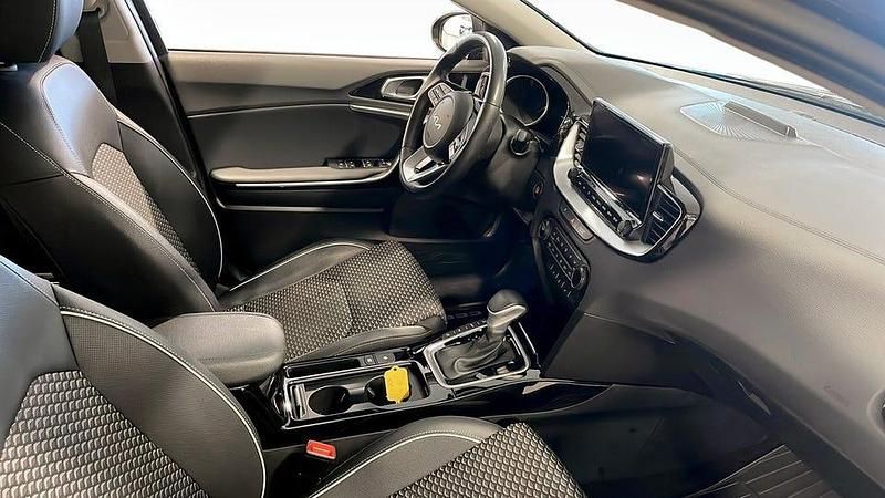 Begagnad Kia Ceed Sportswagon 141 HK (103 kW) 2022 Grå Kombi