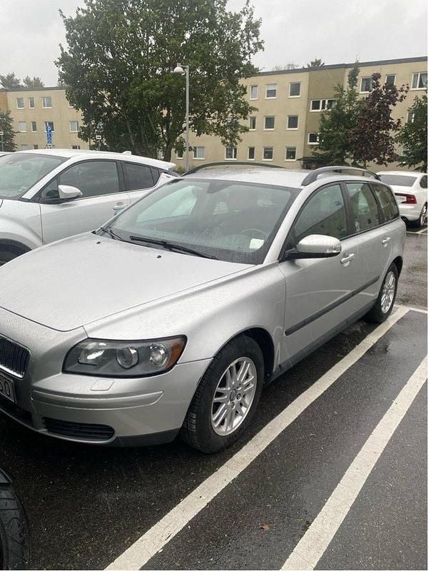 Grå Begagnad 2007 Volvo V50 Kinetic Kombi | 26 499 kr (Bra pris) - Bild 1/4