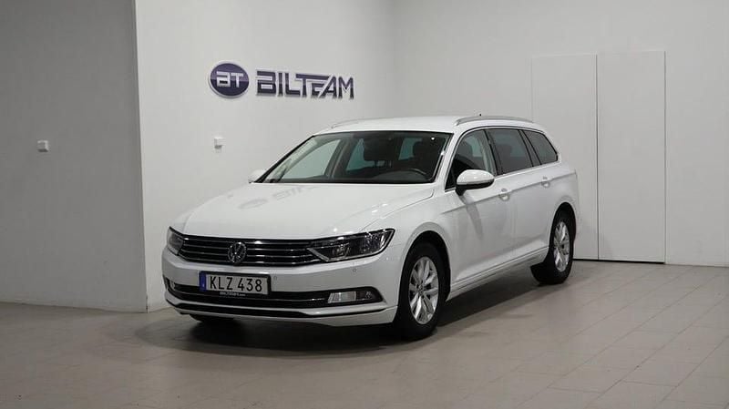 Vit Begagnad 2018 VW Passat Kombi | 179 900 kr (Marknadspris) - Bild 1/4