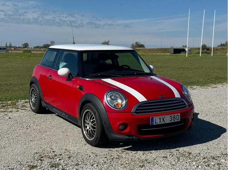 Röd Begagnad 2012 Mini Cooper D Halvkombi | 49 500 kr (Bra pris) - Bild 1/4