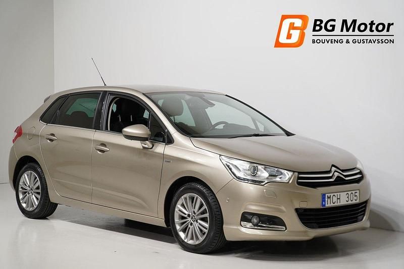 Ljusbrun Begagnad 2011 Citroën C4 Halvkombi | 99 900 kr (Lite dyr) - Bild 1/4