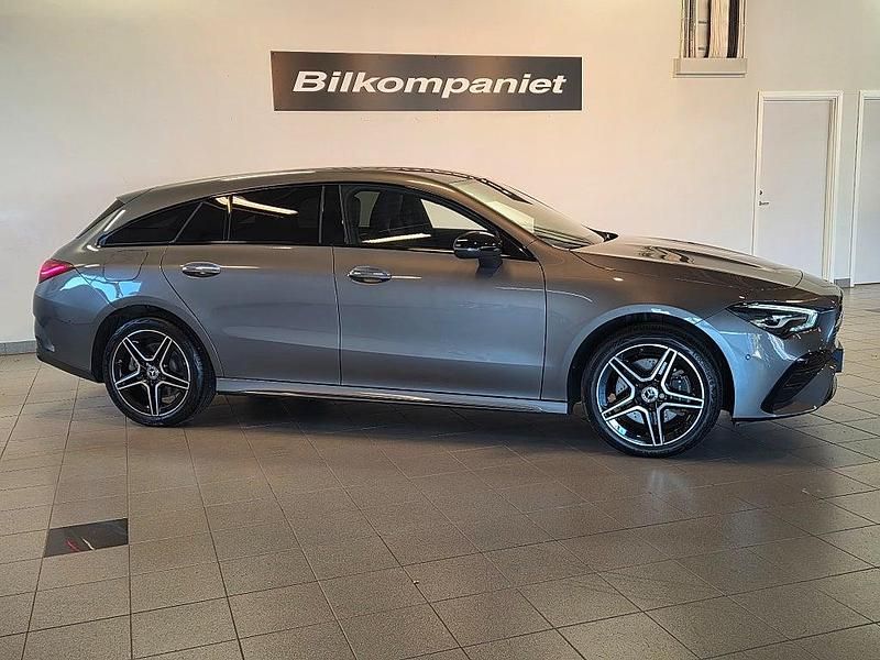 Begagnad Mercedes CLA250e Shooting Brake 2024 Grå Kombi