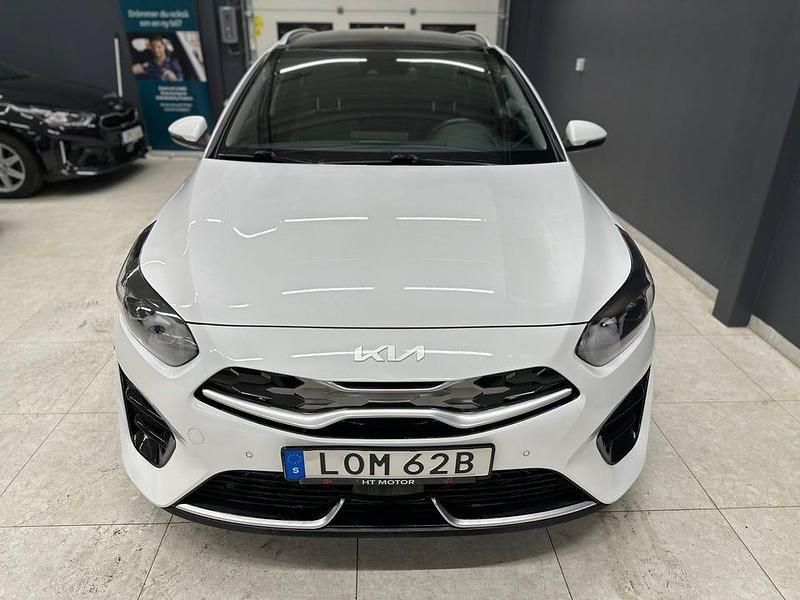 Begagnad Kia Ceed Sportswagon Advance 141 HK (103 kW) 2022 Vit Kombi