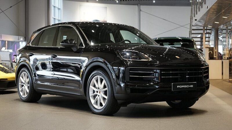 Svart Begagnad 2023 Porsche Cayenne SUV | 1 095 000 kr - Bild 1/4