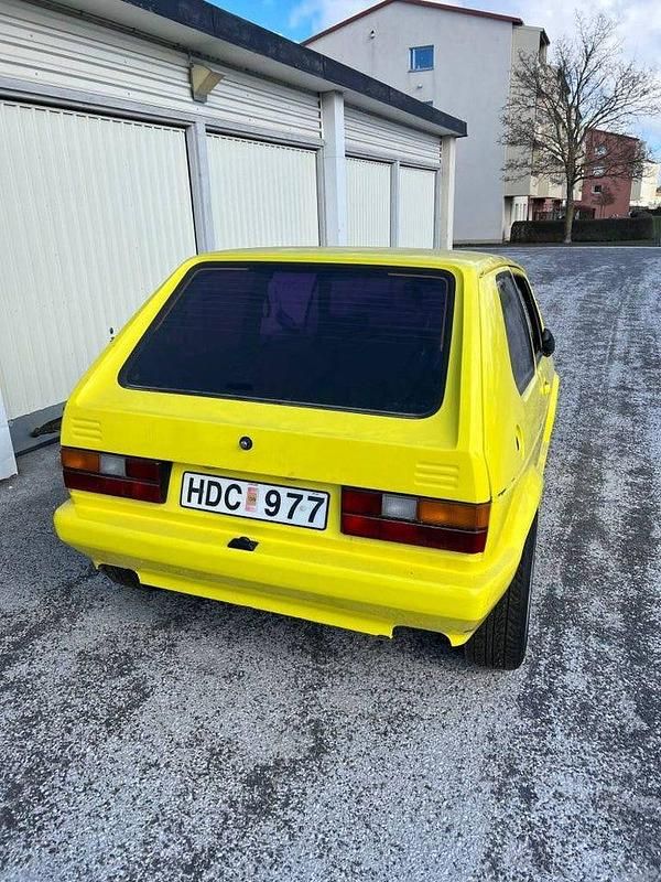 Gul Begagnad 1975 VW Golf I Halvkombi | 29 828 kr - Bild 1/4