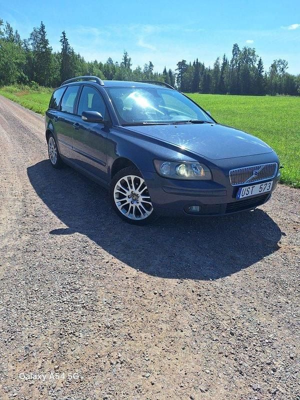 Blå Begagnad 2004 Volvo V50 Kombi | 27 000 kr (Marknadspris) - Bild 1/4