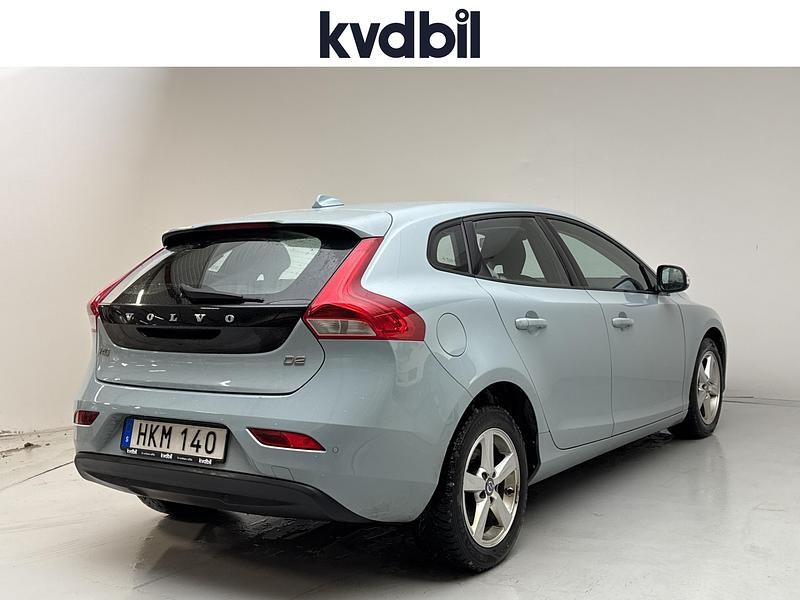 Begagnad Volvo V40 Kinetic 120 HK (88 kW) 2017 Ljusblå Halvkombi