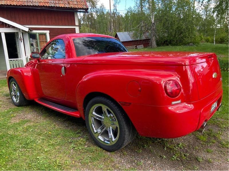 Röd Begagnad 2006 Chevrolet SSR Cab | 365 000 kr - Bild 1/4