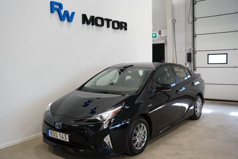 Svart Begagnad 2016 Toyota Prius Halvkombi | 174 700 kr (Bra pris) - Bild 1/4