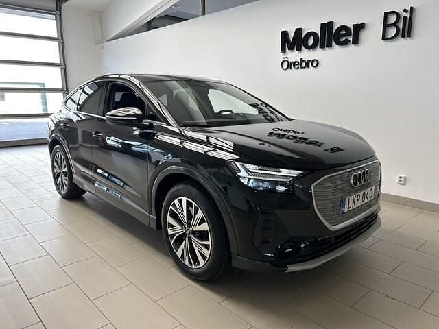 Begagnad Audi Q4 Sportback e-tron Proline 150 kW (204 HK) 2022 Mytsvart metallic SUV